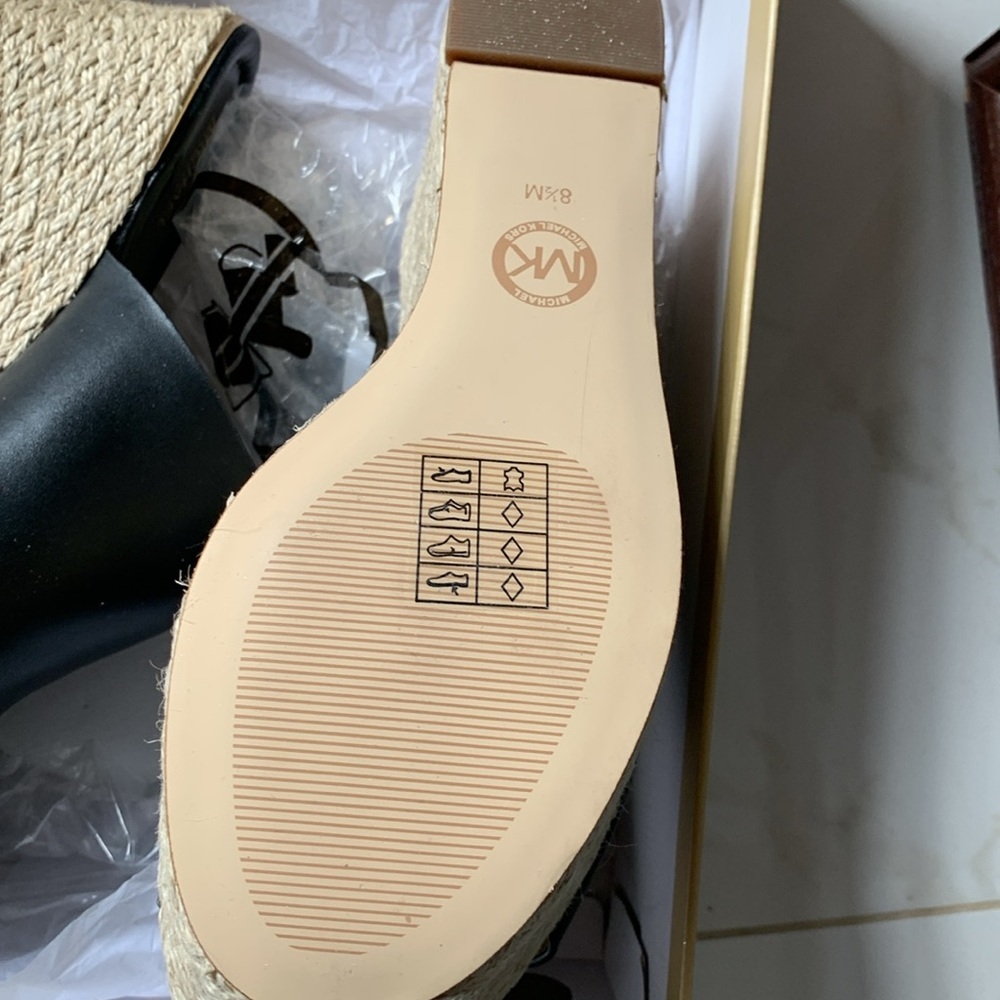 New Michael Kors Black Leather Cunningham Wedge size 8.5 - Picture 4 of 7